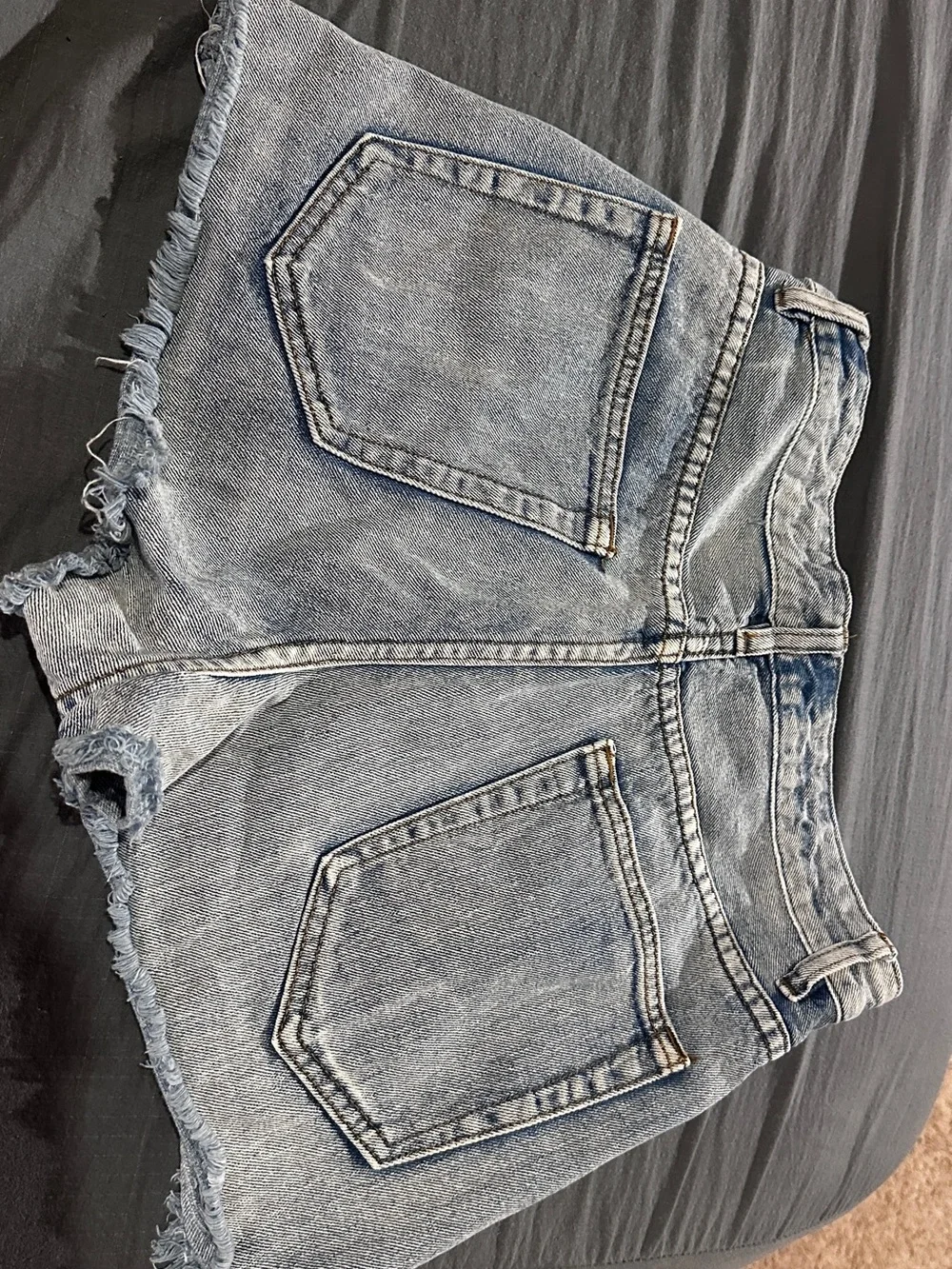 Signature 8 Distressed light Denim Shorts